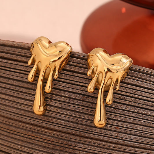Retro Elegant Heart Stud Earrings (18K Gold Plated)