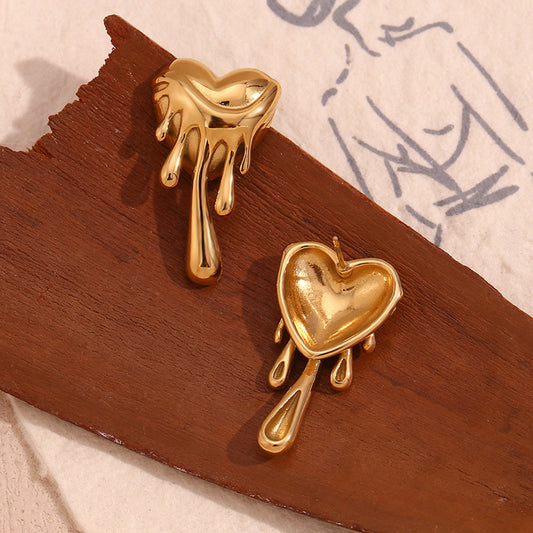 Retro Elegant Heart Stud Earrings (18K Gold Plated)